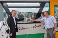 Taufe der neugestalteten Vater und Sohn-Bahn durch Wolfgang Pollety (links), Elke Schulze und Ralf Oberdorfer.